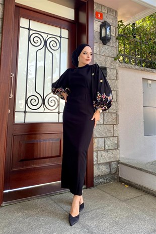 Kolu İşlemeli Balon Kol Elbise Siyah
