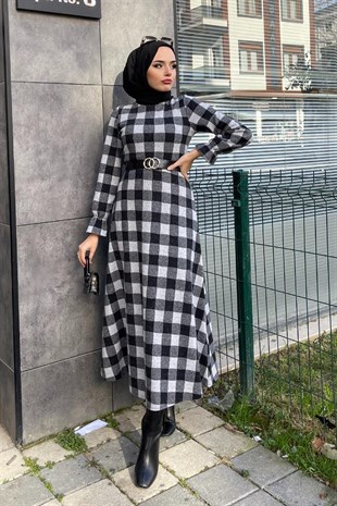 Kolu Lastikli Kemerli Kareli Elbise Siyah