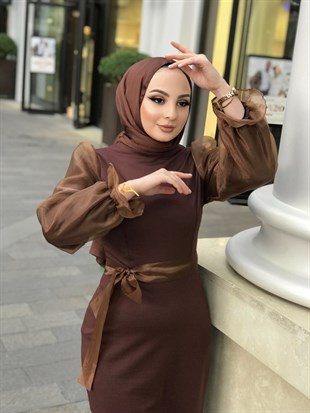 Kolu Tül Detaylı Kalem Elbise Kahverengi