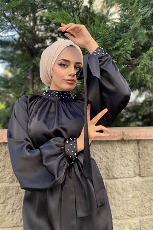Kolu ve Boynu İncili Abiye Siyah