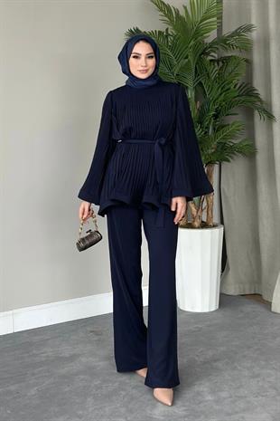 Larissa Pliseli Takım Lacivert