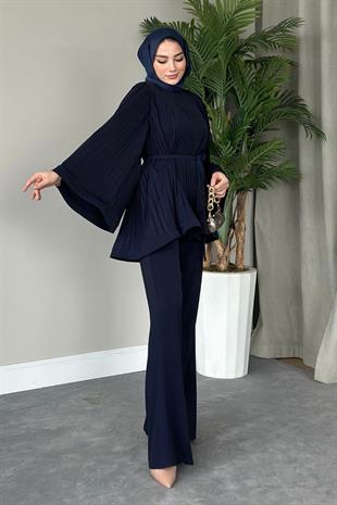Larissa Pliseli Takım Lacivert