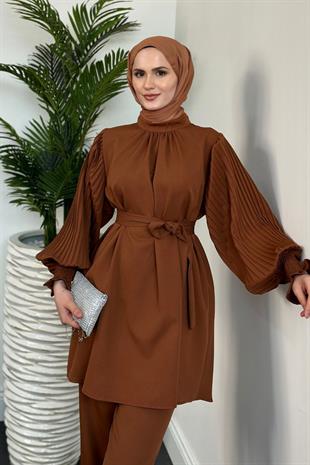 Lucetta Kolları Pliseli Takım Taba