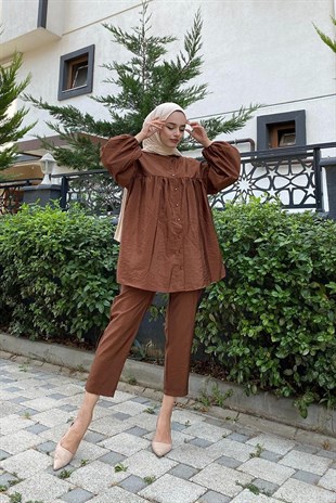 Merven Akyüz Yakası Fırfırlı Düğmeli Takım Kahverengi 04979