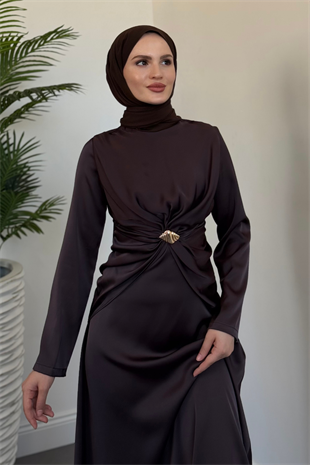Naree Önden Tokalı Saten Abiye Çikolata Kahve
