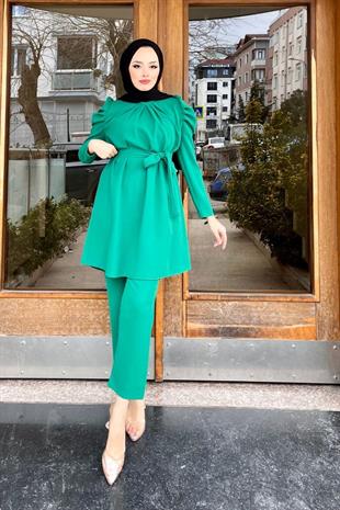 Omzu Dökümlü Krep Takım Yeşil