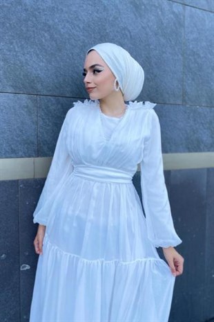 Omzu Fırfır Önü Boncuklu Abiye Beyaz