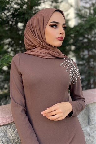 Omzu Taş Detaylı Elbise Kahverengi