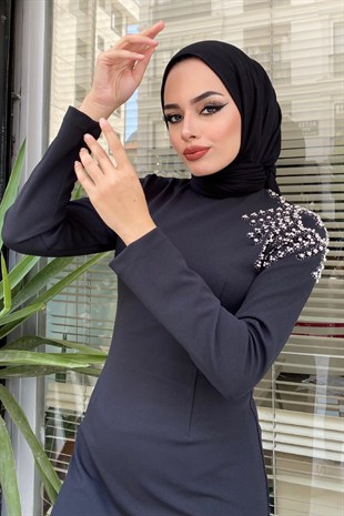 Omzu Taş Detaylı Elbise Siyah