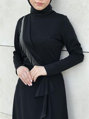 Önü Çapraz Zincirli Fırfıt Detay Elbise Siyah