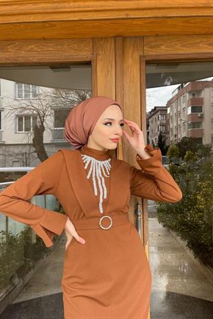 Önü İşlemeli Krep Elbise Kahverengi