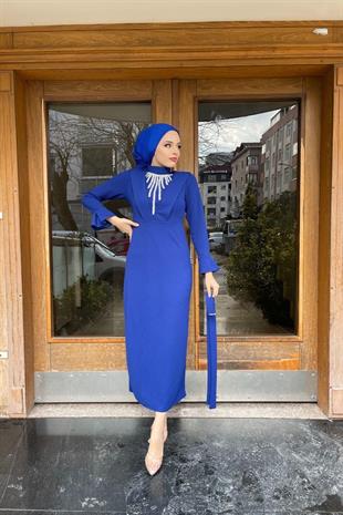 Önü İşlemeli Krep Elbise Saks