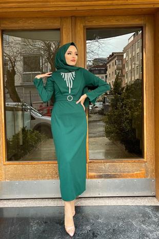 Önü İşlemeli Krep Elbise Zümrüt