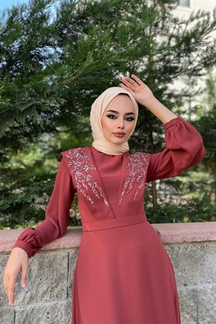 Önü Taşlı Kemerli Elbise Kiremit