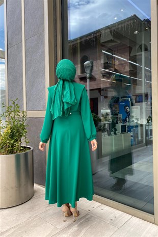 Önü Taşlı Kemerli Elbise Zümrüt