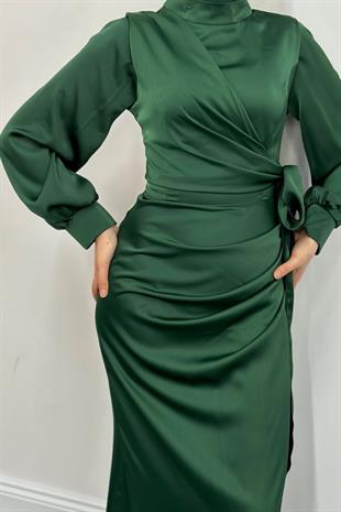 Orlenda Drape Detay Balık Saten  Abiye Zümrüt