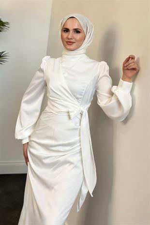 Orlenda Drape Detay Balık Saten Abiye Beyaz
