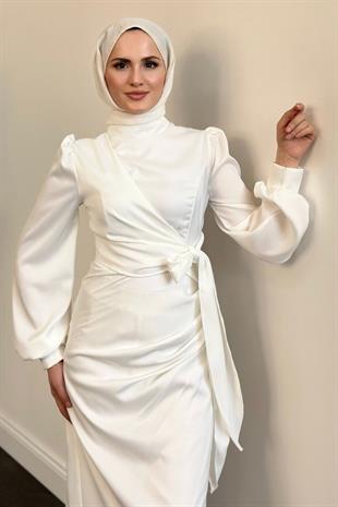 Orlenda Drape Detay Balık Saten Abiye Beyaz