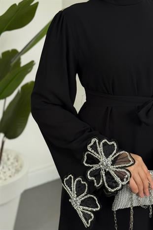 Pariah Kolları Ve Etek Ucu Papatyalı Taşlı Abiye Siyah