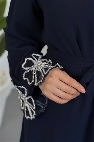 Pariah Kolları Ve Etek Ucu Papatyalı Taşlı Abiye Koyu Lacivert