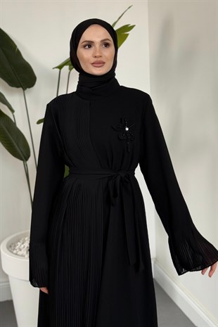 Sarah Yandan Tokalı Elbise Siyah