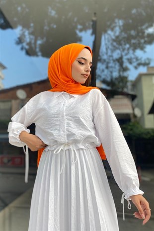 Üstü Büzgülü Eteği Pileli Takım Beyaz