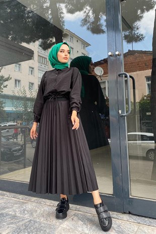 Üstü Büzgülü Eteği Pileli Takım Siyah