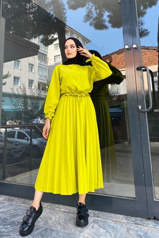 Üstü Büzgülü Eteği Pileli Takım Yağ Yeşili