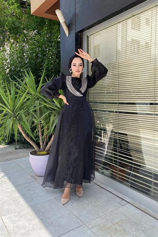 Yakası Taş İşlemeli Organze Abiye Siyah