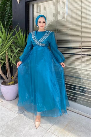 Yakası Taş İşlemeli Organze Abiye Zümrüt