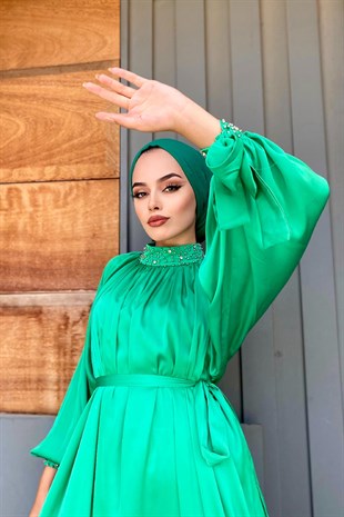Yakası ve Kolu Boncuklu Saten Abiye Yeşil