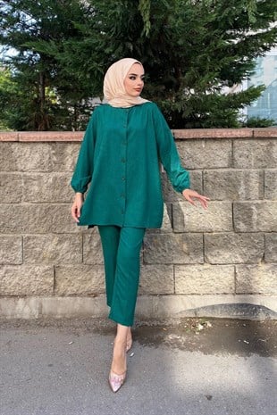 Yandan Yırtmaclı Pantolonlu Takım Zümrüt