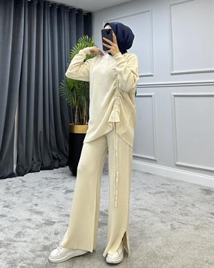 Yanı Büzgülü Triko Takım Ekru