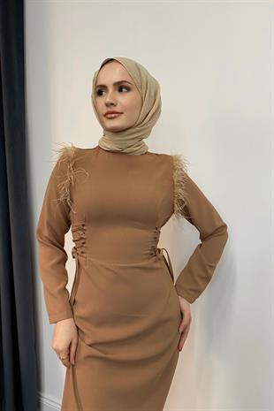 Yolanta Omzu Tüylü Abiye SütlüKahve
