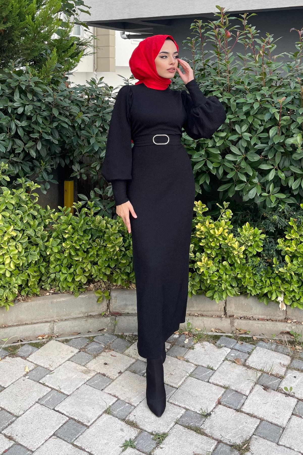 Balon Kol Kemerli Triko Elbise Siyah | Merven Akyüz | Tesettür Modası