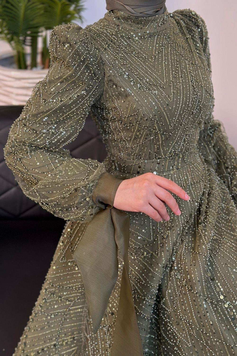 Merven Akyüz | Tesettür Giyim | Vittoria Kolu Fiyonk Boncuk