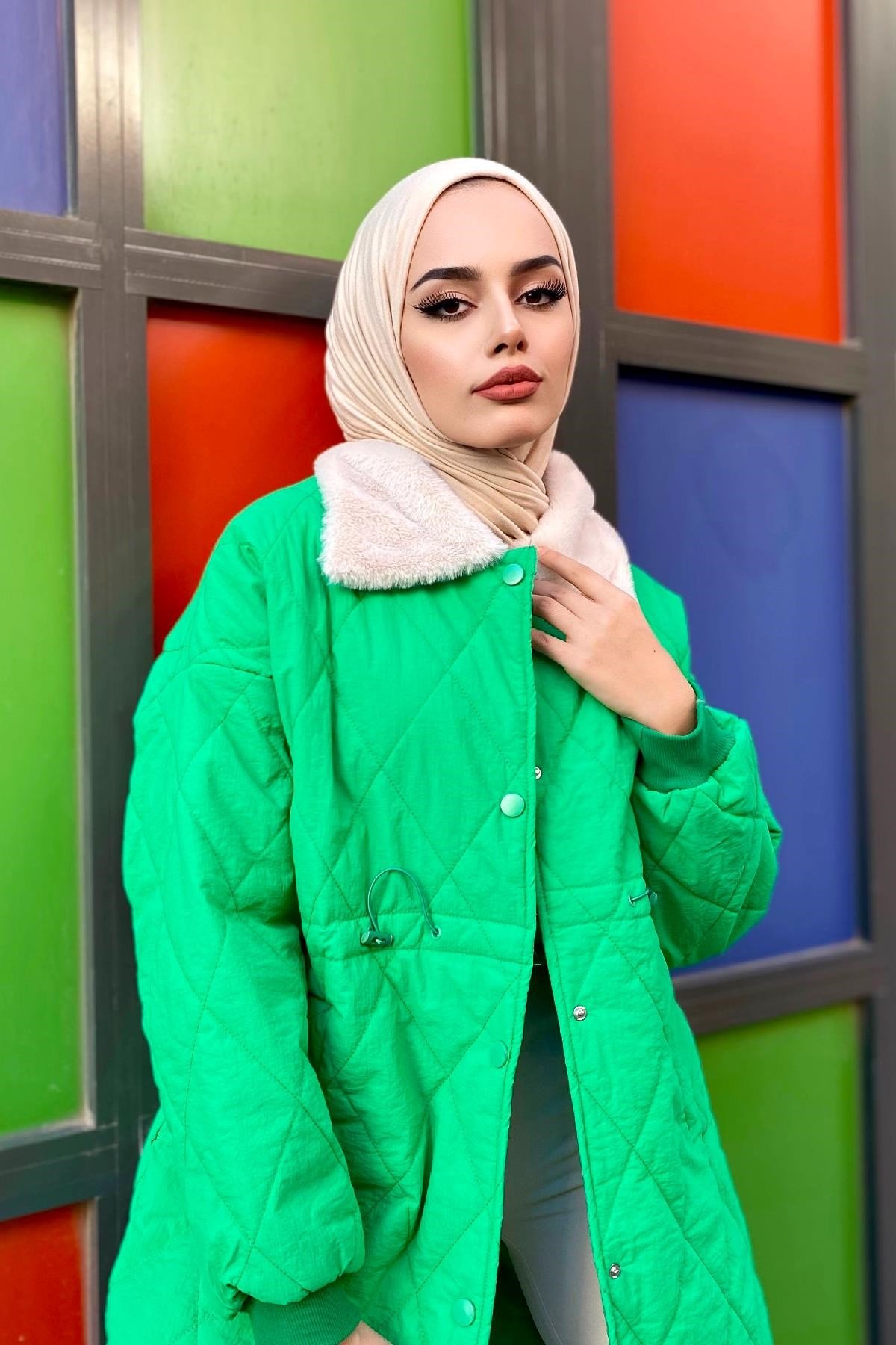 Yakası Kürklü Kapütone Mont Yeşil