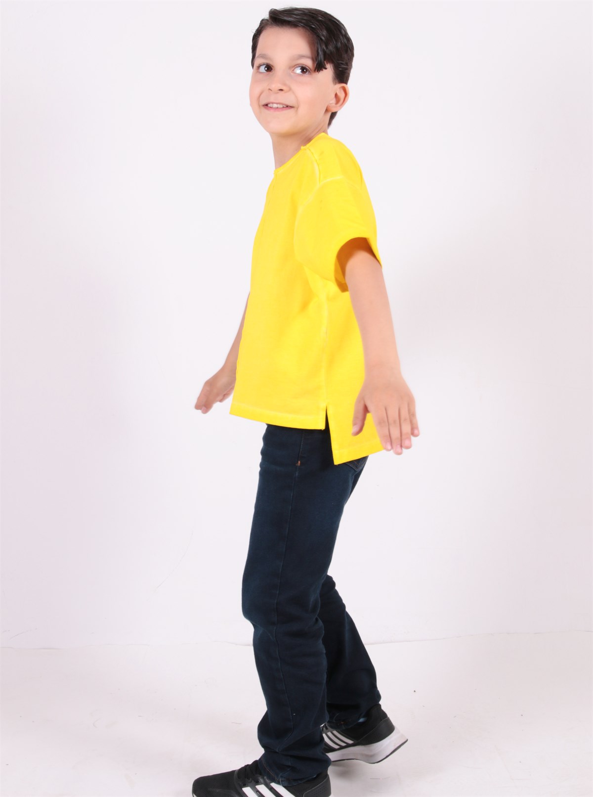 erkek-cocuk-regular-fit-kisa-kol-sari--69f-4b.png