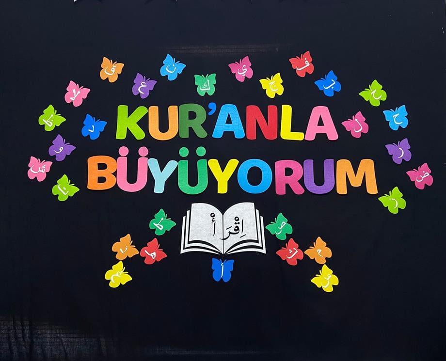 Kelebekli Kur'anla Büyüyorum Panosu