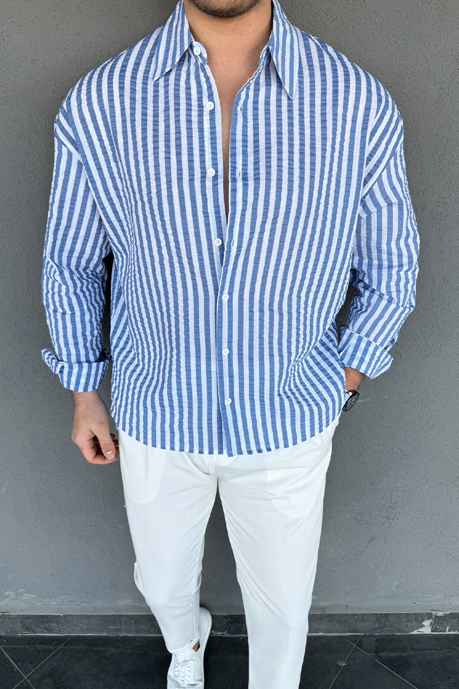AÇIK MAVİ-BEYAZ ÇİZGİLİ GÖMLEK