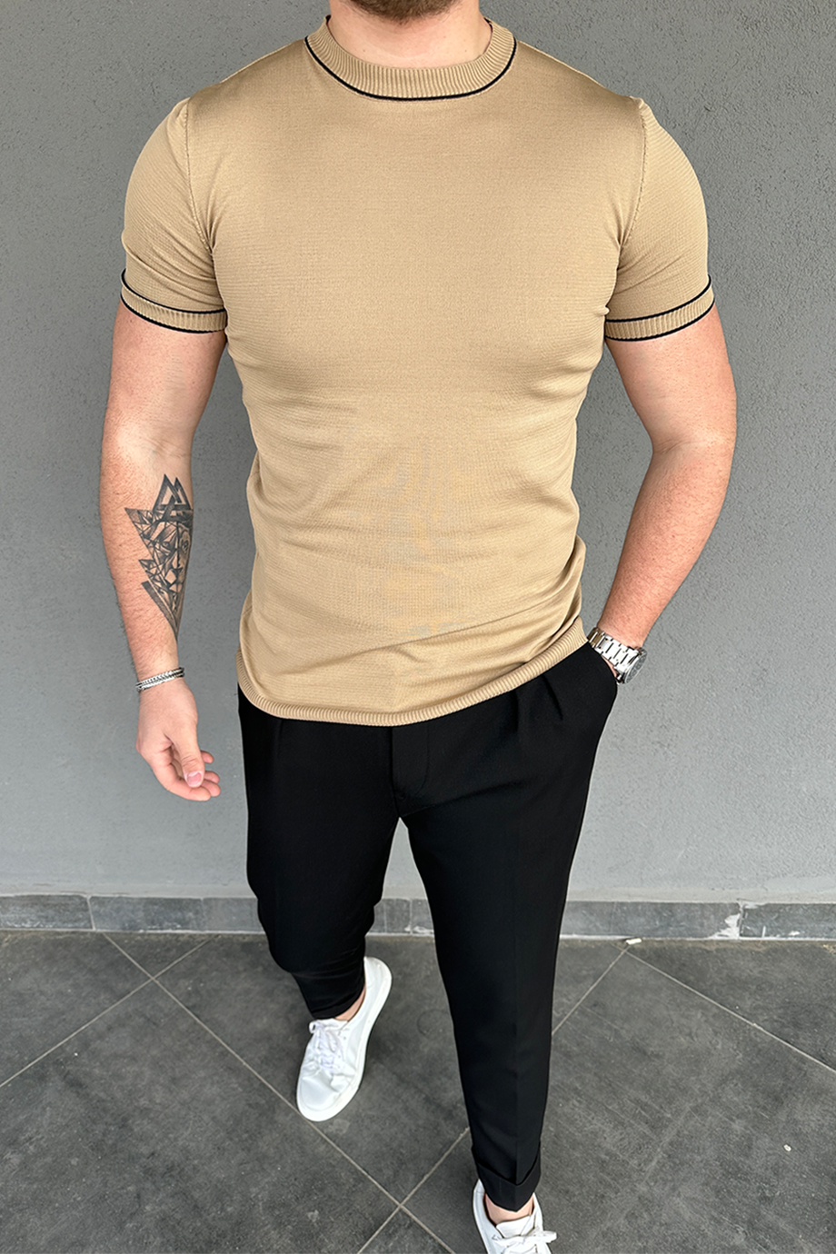 BEJ BOYUN VE KOL ÇİZGİLİ TRİKO