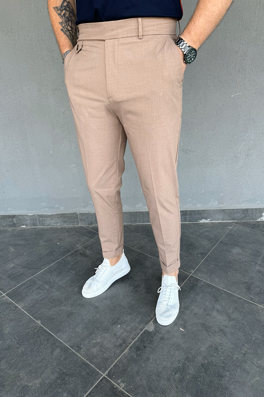 BEJ DÜĞME VE CEPÇİK DETAYLI İTALYAN KESİM PANTALON