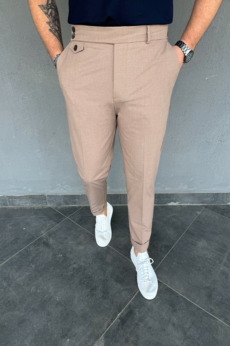 BEJ DÜĞME VE CEPÇİK DETAYLI İTALYAN KESİM PANTALON