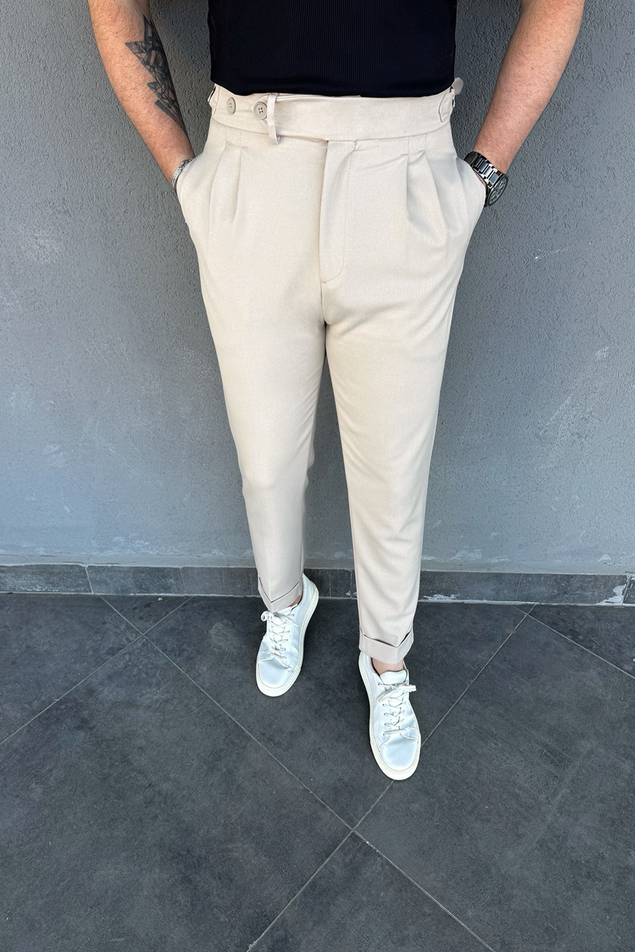 BEJ İTALYAN KESİM DÜĞME VE TOKA DETAYLI PANTALON