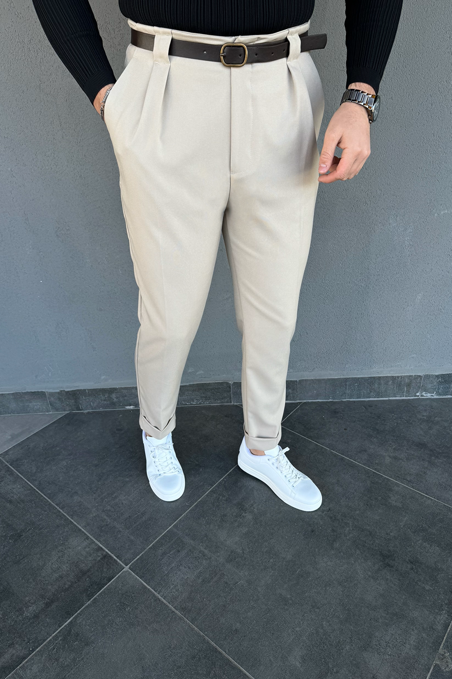 BEJ KEMER DETAYLI İTALYAN KESİM PANTALON