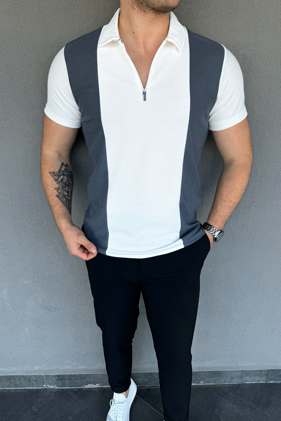 BEYAZ-ANTRASİT DİKEY ÇİZGİLİ FERMUARLI T-SHİRT