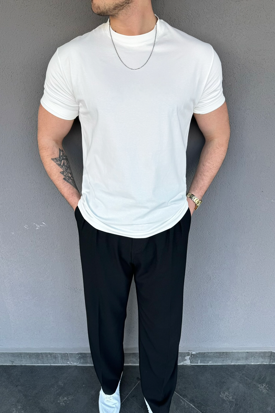 BEYAZ BASİC LİKRALI T-SHİRT