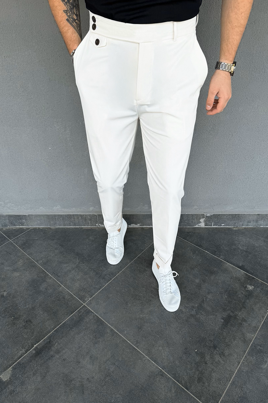 BEYAZ DÜĞME CEPÇİK DETAYLI İTALYAN KESİM PANTALON
