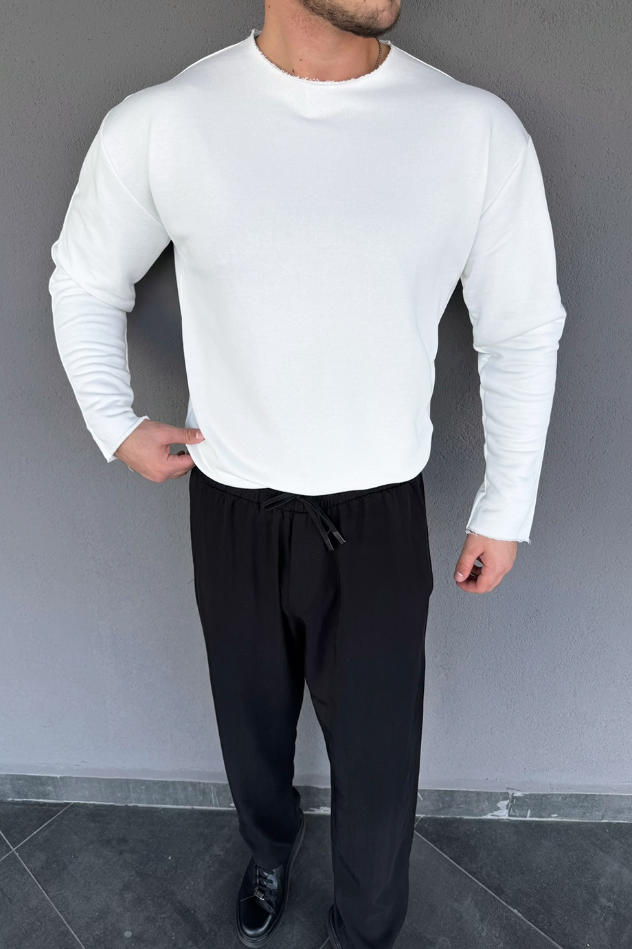 BEYAZ GENİŞ YAKA OVERSİZE KAZAK