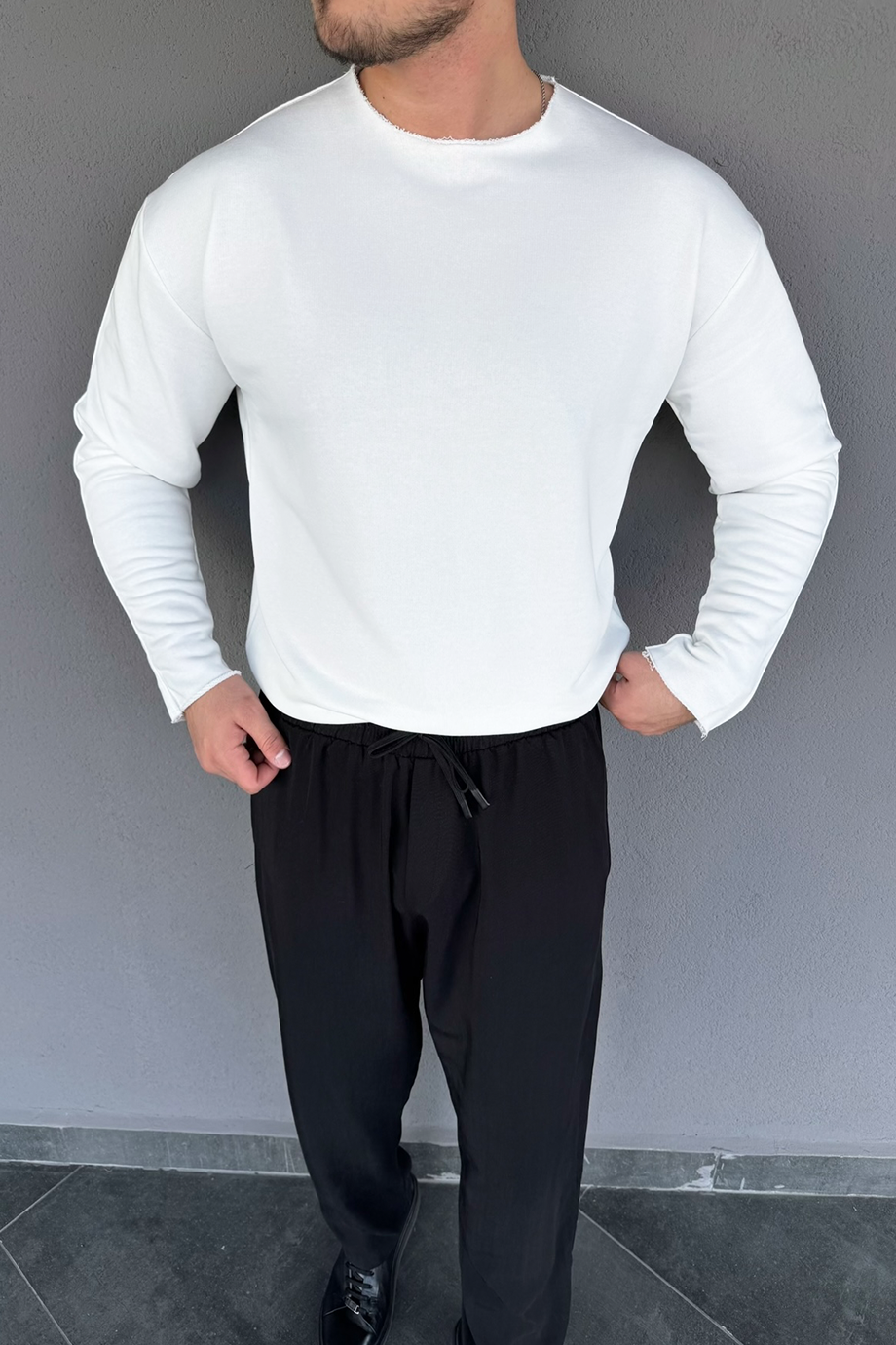 BEYAZ GENİŞ YAKA OVERSİZE KAZAK